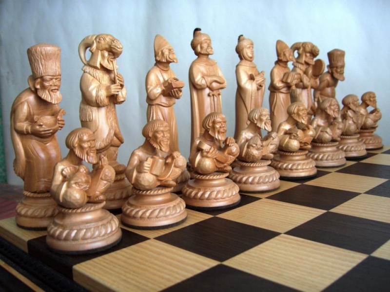 مجسمه های چوبی شطرنج